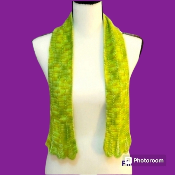 VTG 1970s HANDMADE Acid Green Crochet Glass Beaded Scalloped Scarf - Picture 1 of 7